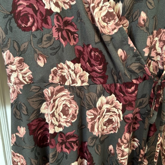 Fall floral wrap dress - Picture 2 of 2